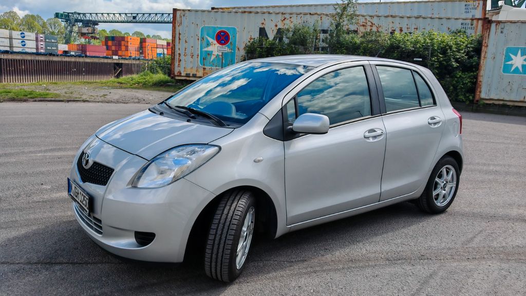 Toyota Yaris 99.400 km 3.990 &euro; Köln 50735