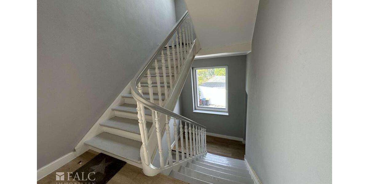 Dachgeschoßwohnung Solingen Wald - 3 Zimmer, 95 m&sup2;, 1.350&euro; | Angebot:26384126