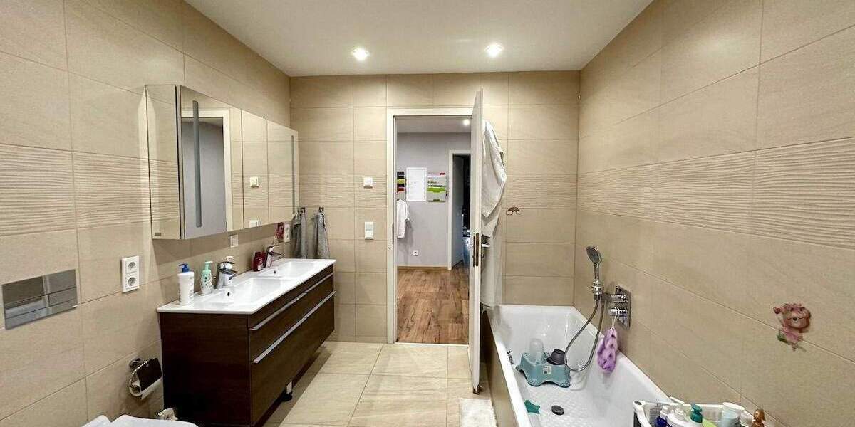 Einfamilienhaus Neuss Stadionviertel - 7 Zimmer, 255 m&sup2;, 998.000&euro; | Angebot:23852464