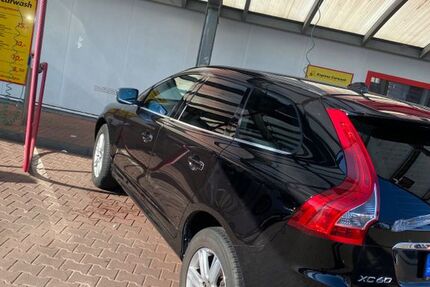 Volvo XC60 137.000 km 16.500 &euro; Leverkusen 51371