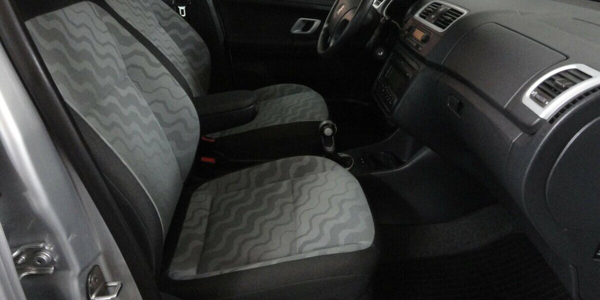 Skoda Roomster 1,6 Style Plus Edit. Autom Klimatr.1.Hd 113.000 km 7.490 € Neuss 41462