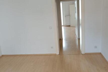 Schöne und helle 2-Zimmer-Wohnung mit Balkon in gepflegtem Haus – ab sofort frei zimmer