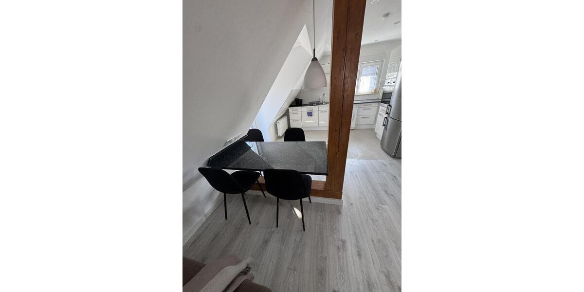 Dachgeschoßwohnung Düsseldorf Stadtbezirk 5 - 2 Zimmer, 80 m&sup2;, 1.400&euro; | Angebot:26479425