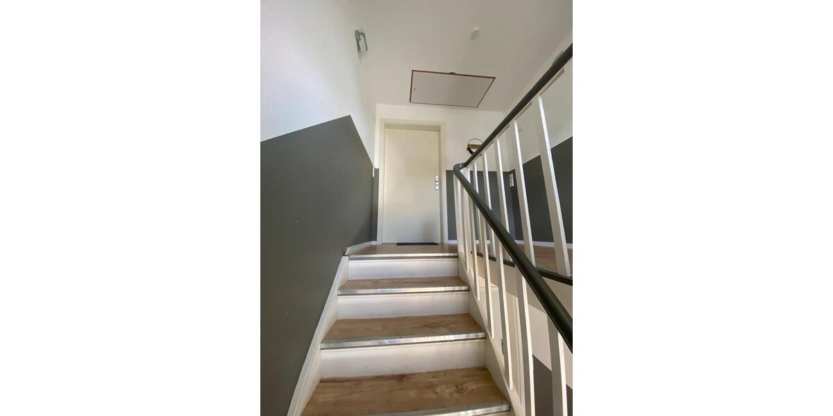 Dachgeschoßwohnung Remscheid Gemarkung Bergisch Born - 3 Zimmer, 85 m&sup2;, 1.170&euro; | Angebot:25851917