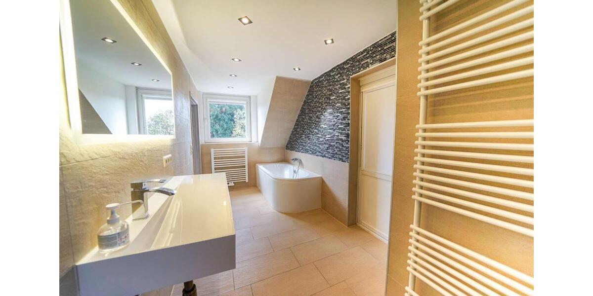 Doppelhaushälfte Düsseldorf Stadtbezirk 8 - 5 Zimmer, 256 m&sup2;, 2.850&euro; | Angebot:22052186