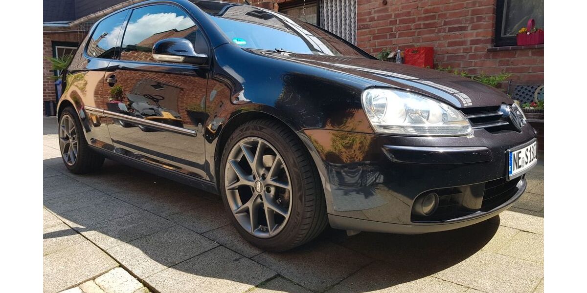 VW Golf 109.000 km 4.990 &euro; Neuss 41472