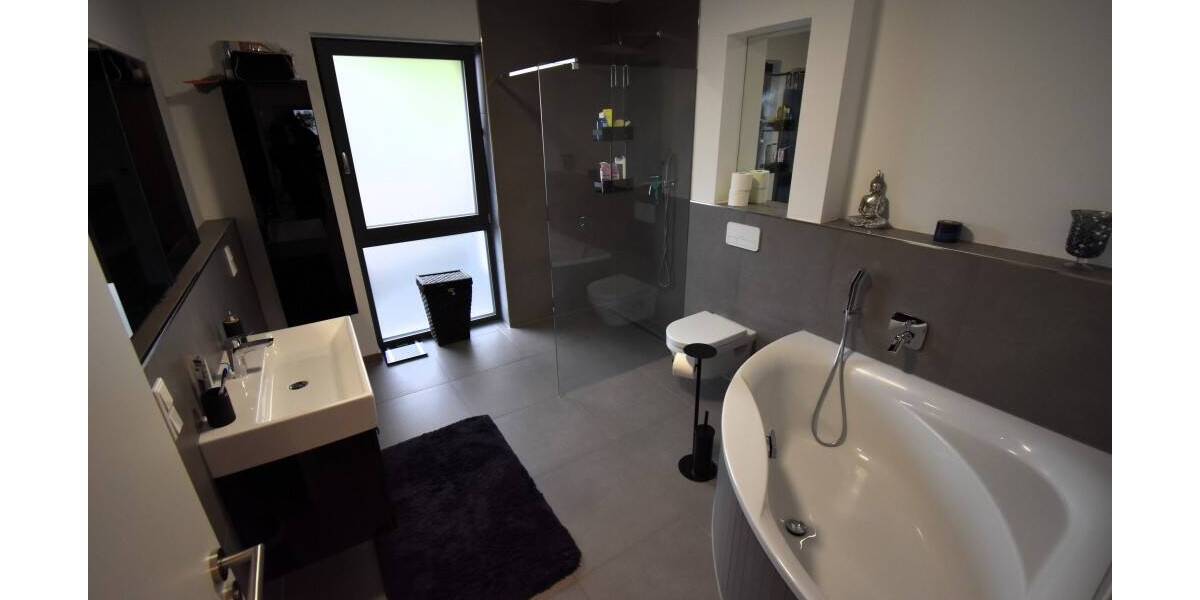 Etagenwohnung Leverkusen Lützenkirchen - 3 Zimmer, 135 m&sup2;, 1.980&euro; | Angebot:26744974