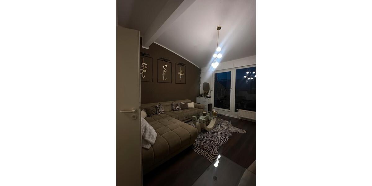 Dachgeschoßwohnung Düsseldorf Stadtbezirk 6 - 3 Zimmer, 75 m&sup2;, 975&euro; | Angebot:24783808