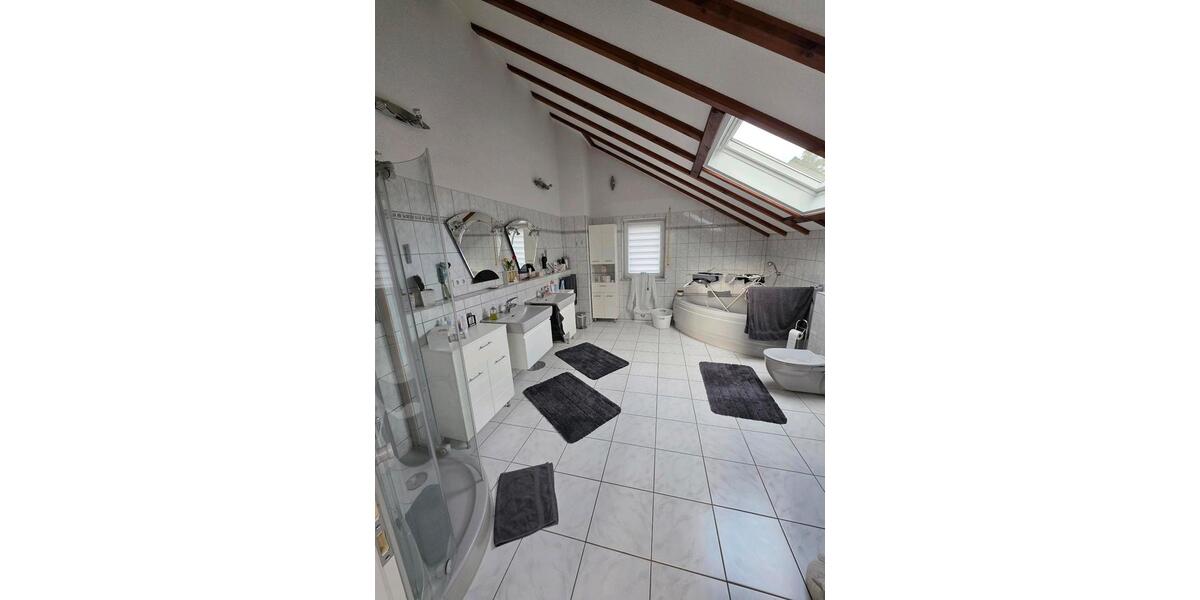 Einfamilienhaus Bergisch Gladbach - 2 Zimmer, 154 m&sup2;, 2.600&euro; | Angebot:24829509