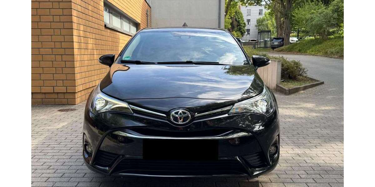Toyota Avensis 147.850 km 10.700 &euro; Porz 51149