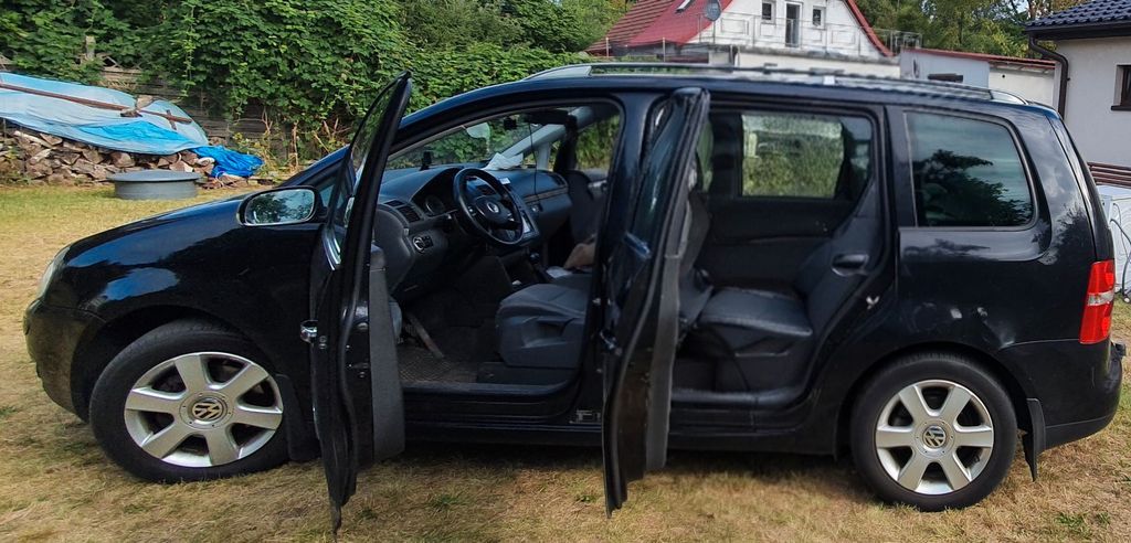 VW Touran 368.000 km 2.700 € Düsseldorf 40595