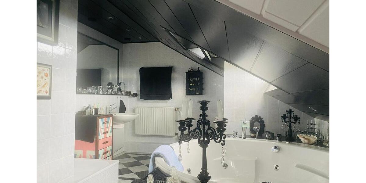 Dachgeschoßwohnung Velbert Velbert-Mitte - 3.5 Zimmer, 100 m&sup2;, 1.000&euro; | Angebot:24606645