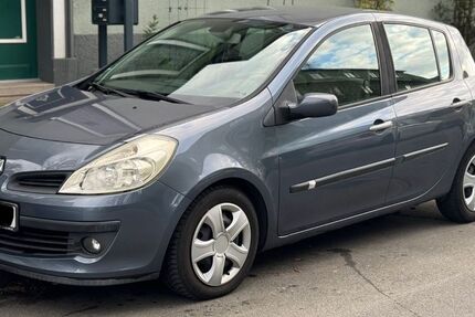 Renault Clio 100.000 km 3.000 &euro; Solingen 42655