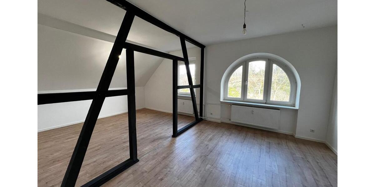 Dachgeschoßwohnung Radevormwald - 3.5 Zimmer, 90 m&sup2;, 810&euro; | Angebot:24869986
