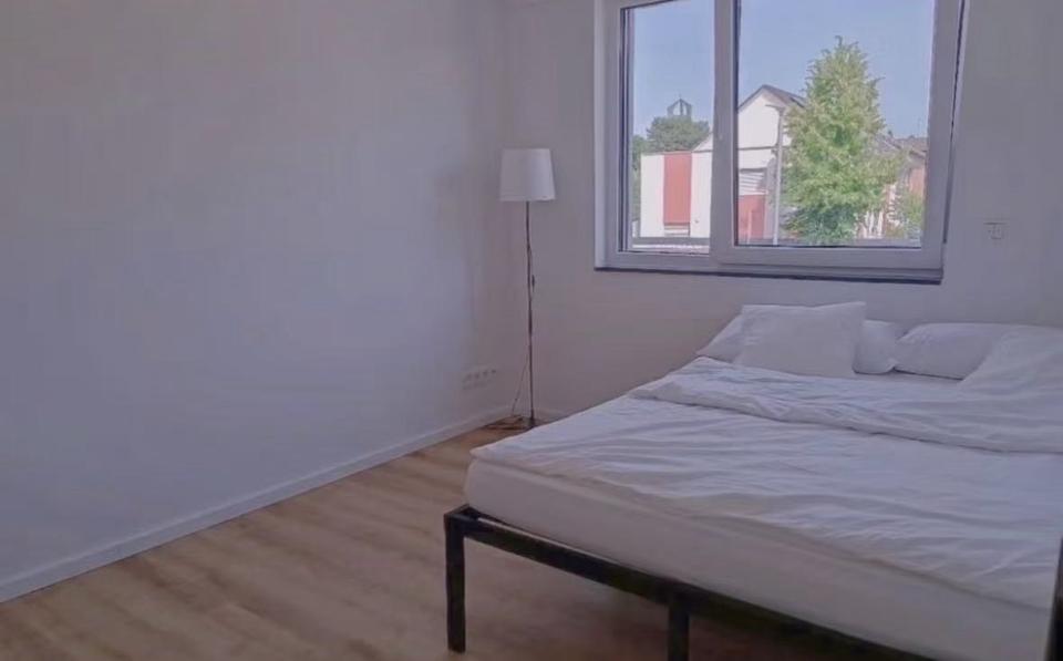 Reihenhaus Ratingen - 5 Zimmer, 135 m&sup2;, 2.400&euro; | Angebot:24842312