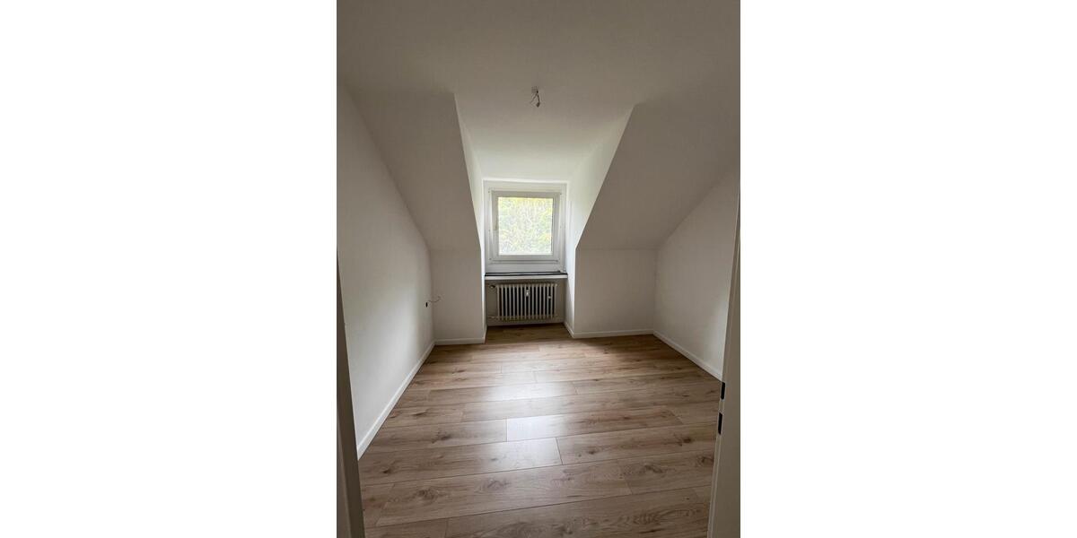 Dachgeschoßwohnung Wuppertal Barmen - 3 Zimmer, 87 m&sup2;, 1.290&euro; | Angebot:24859499