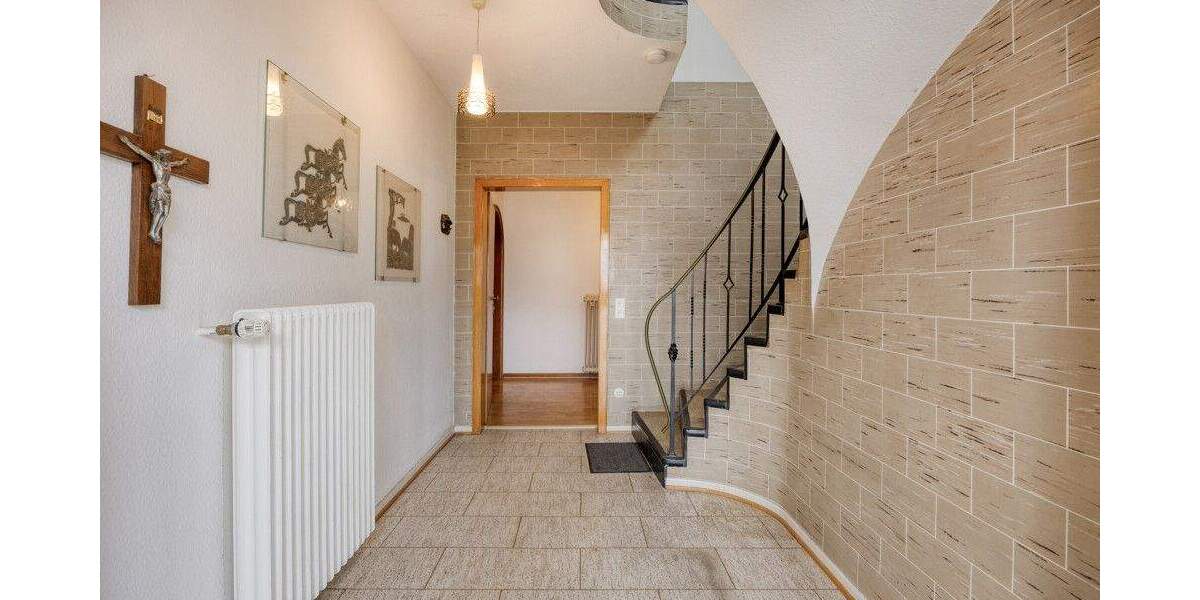 Großzügiges Einfamilienhaus mit zwei Einliegerwohnungen in Odenthal Eikamp - Mehrfamilienhaus, Wohnhaus Odenthal / Eikamp Eikamp | Angebot:25900153