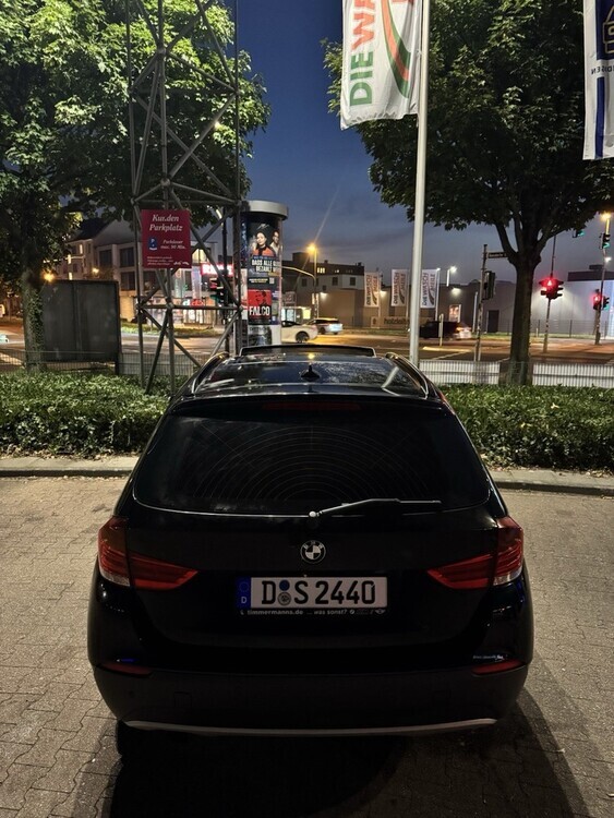 BMW X1 205.000 km 9.999 € Düsseldorf 40213