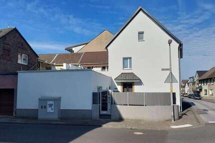 Haus zum Kaufen in Dormagen 739.000 € 205 m² 7 zimmer