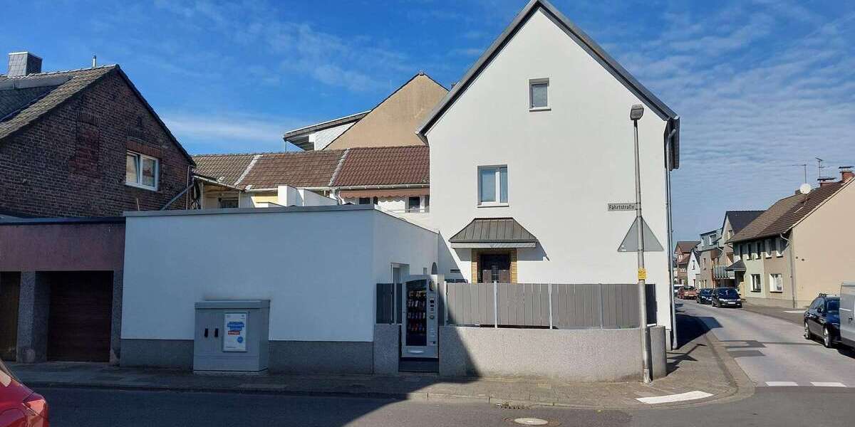 Haus zum Kaufen in Dormagen 739.000 € 205 m² 7 zimmer