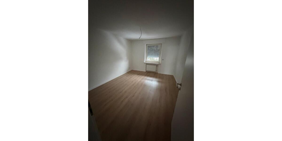 Etagenwohnung Solingen - 4 Zimmer, 100 m&sup2;, 1.000&euro; | Angebot:24754605
