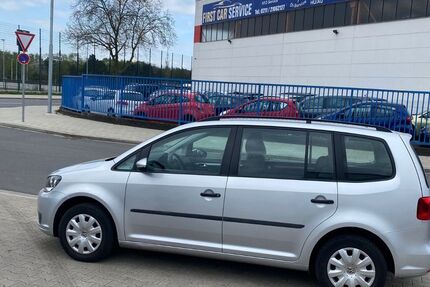 VW Touran 156.118 km 7.499 € Düsseldorf 40599