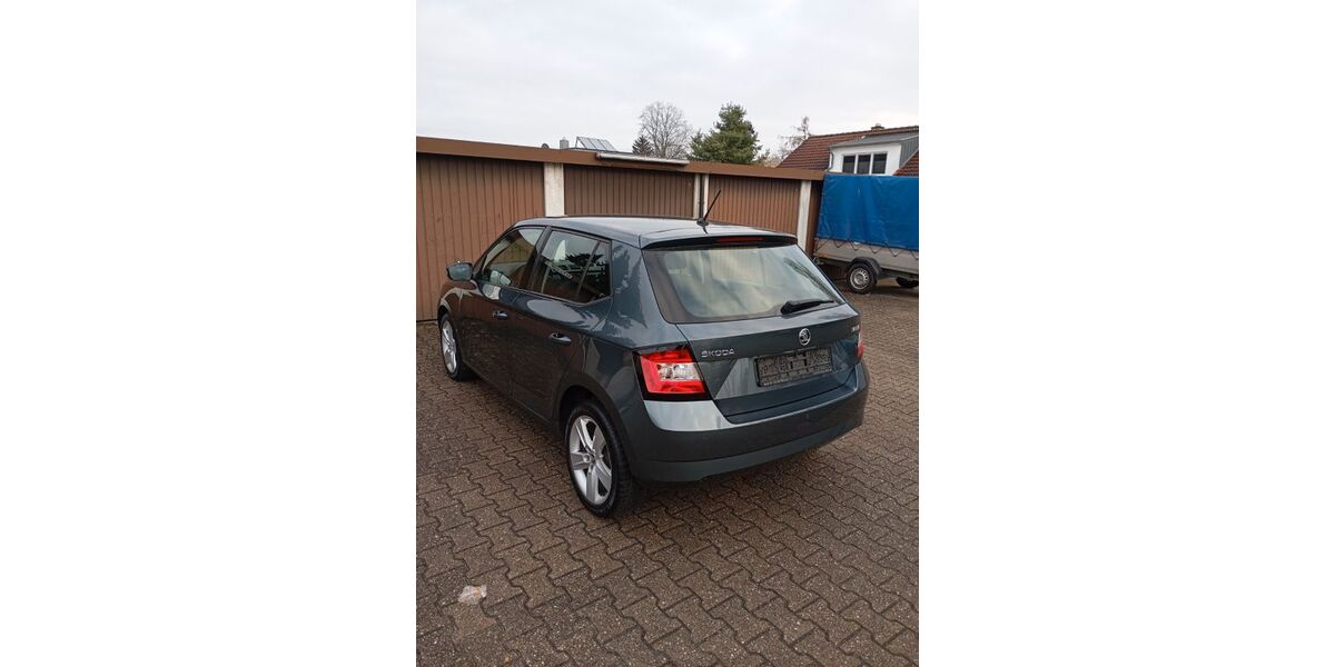 Skoda Fabia 140.890 km 6.400 &euro; Köln 51145