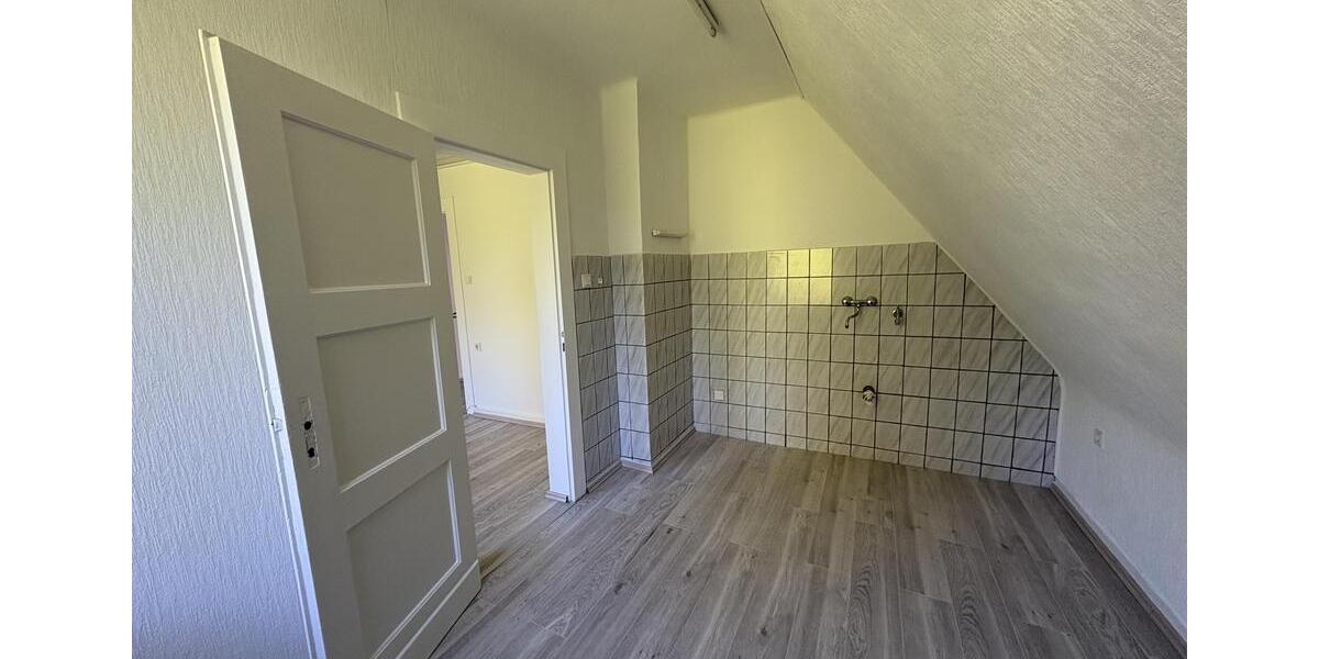Dachgeschoßwohnung Solingen Ohligs - 2.5 Zimmer, 60 m&sup2;, 700&euro; | Angebot:23585070
