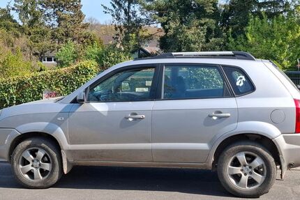 Hyundai TUCSON 181.300 km 3.300 &euro; Düsseldorf 40211