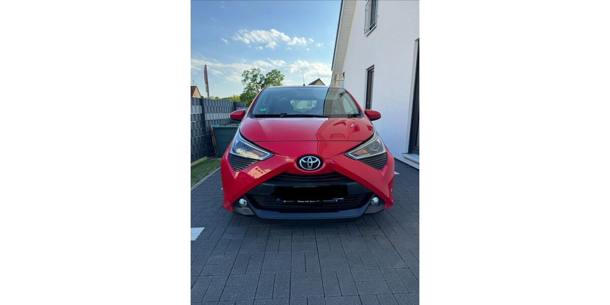 Toyota Aygo (X) 31.000 km 10.600 &euro; Wipperfürth 51688