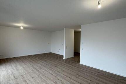 Wohnung Köln Eil - 3 Zimmer, 100 m&sup2;, 1.690&euro; | Angebot:25052354