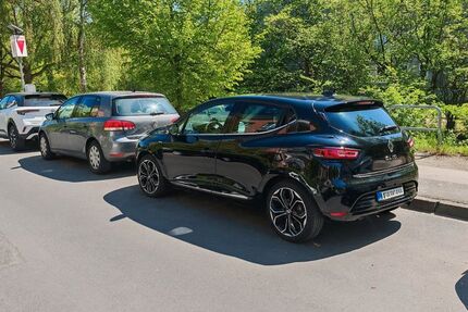 Renault Clio 77.800 km 8.900 &euro; dusseldorf 40223