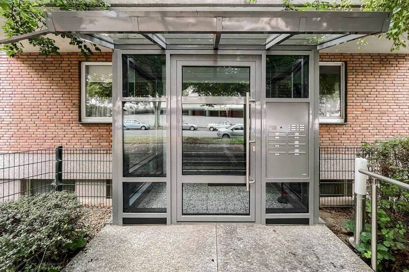 4,5 Zimmer - Balkon - Tiefgarage - freigezogen