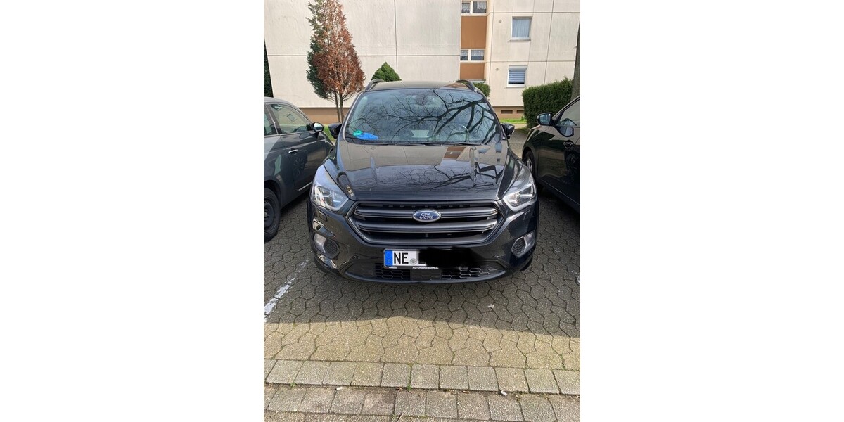 Ford Kuga 61.400 km 18.800 € Neuss 41460