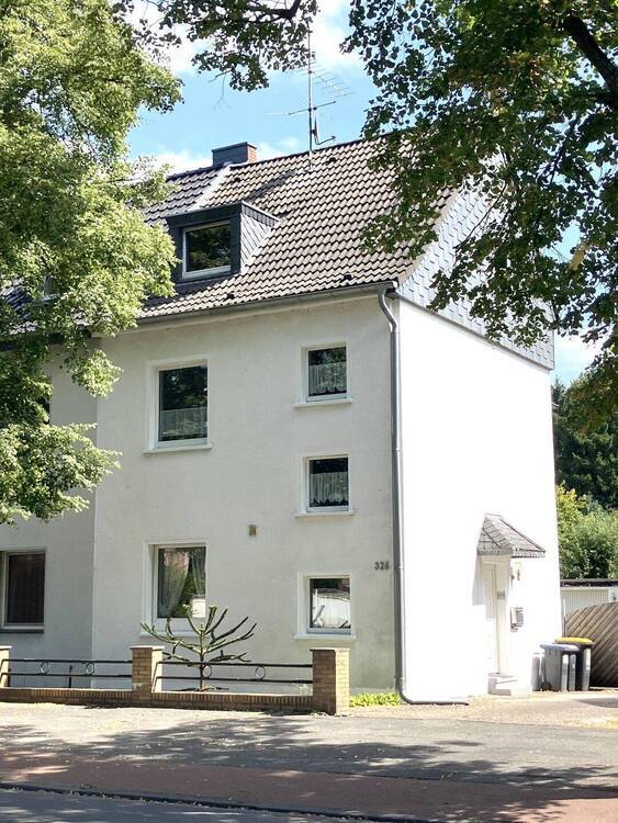 DHH mit großem Grundstück mit Wellnesseinrichtungen, 3 Garagen, 3 Stellplätzen