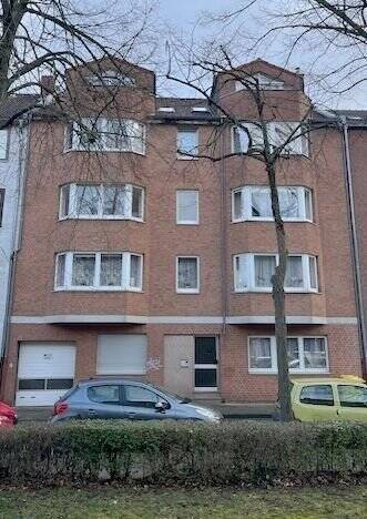 Wohnhaus mit Garten und Tiefgarage in Unterrath!