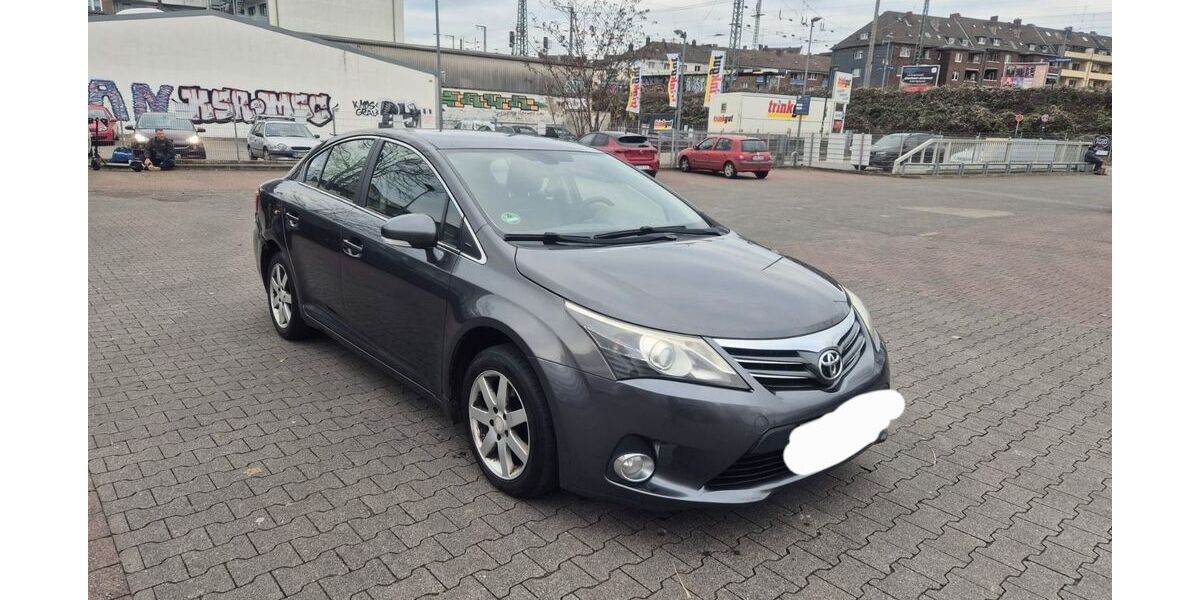 Toyota Avensis 240.000 km 3.999 &euro; Düsseldorf 40223