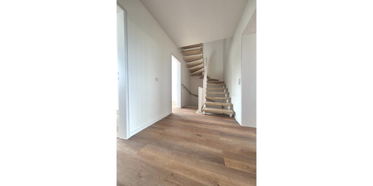 Einfamilienhaus Köln Kalk - 7 Zimmer, 250 m&sup2;, 3.100&euro; | Angebot:24774609