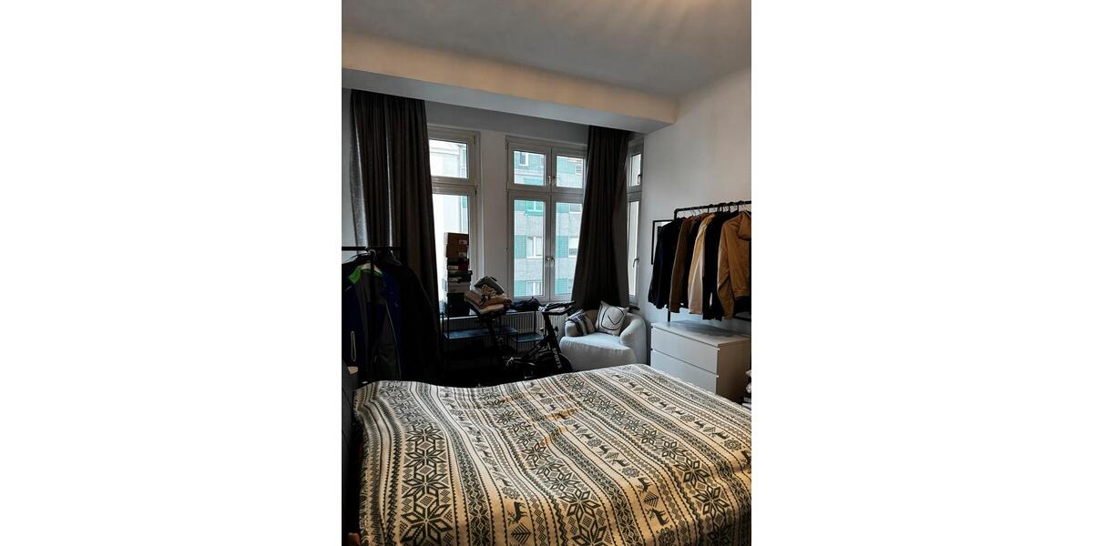 Etagenwohnung Düsseldorf Oberbilk - 1 Zimmer, 84 m&sup2;, 900&euro; | Angebot:24495233