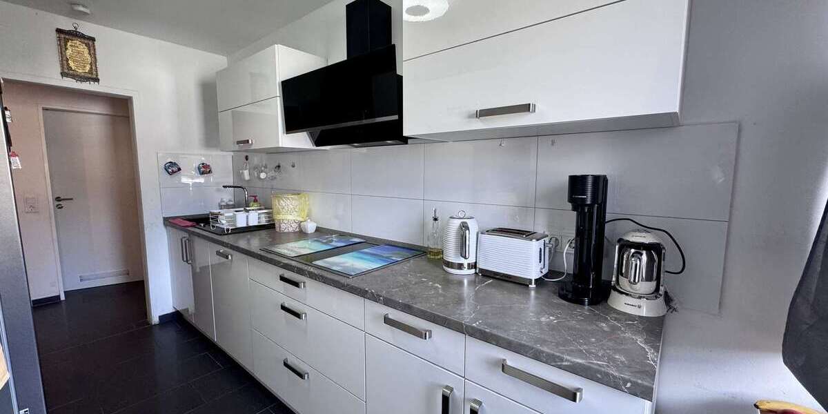 Traumhafte 3,5-Zimmer-Wohnung mit großem Balkon, herrlicher Aussicht, Garage und inkl.Einbauküche - Etagenwohnung Velbert Pöthen | Angebot:24740227