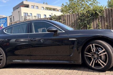 Porsche Panamera 275.000 km 17.500 &euro; Köln 50933