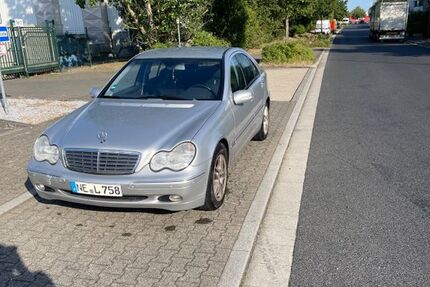 Mercedes-Benz 200 61.000 km 5.500 &euro; Neuss 41468