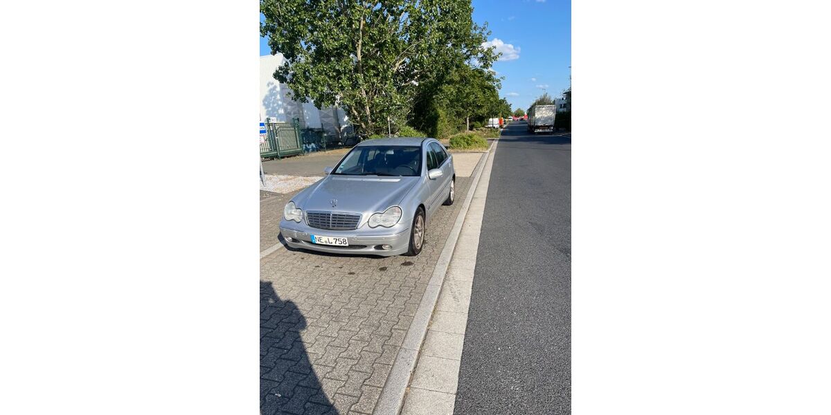 Mercedes-Benz 200 61.000 km 5.500 &euro; Neuss 41468