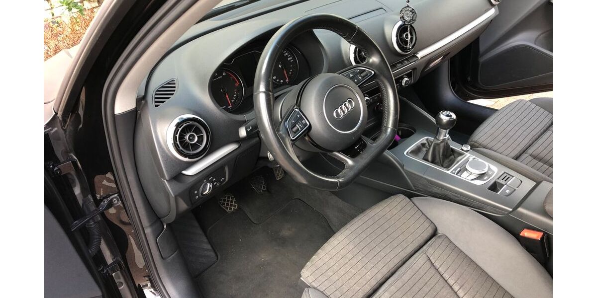 Audi A3 144.000 km 12.999 &euro; Solingen 42655