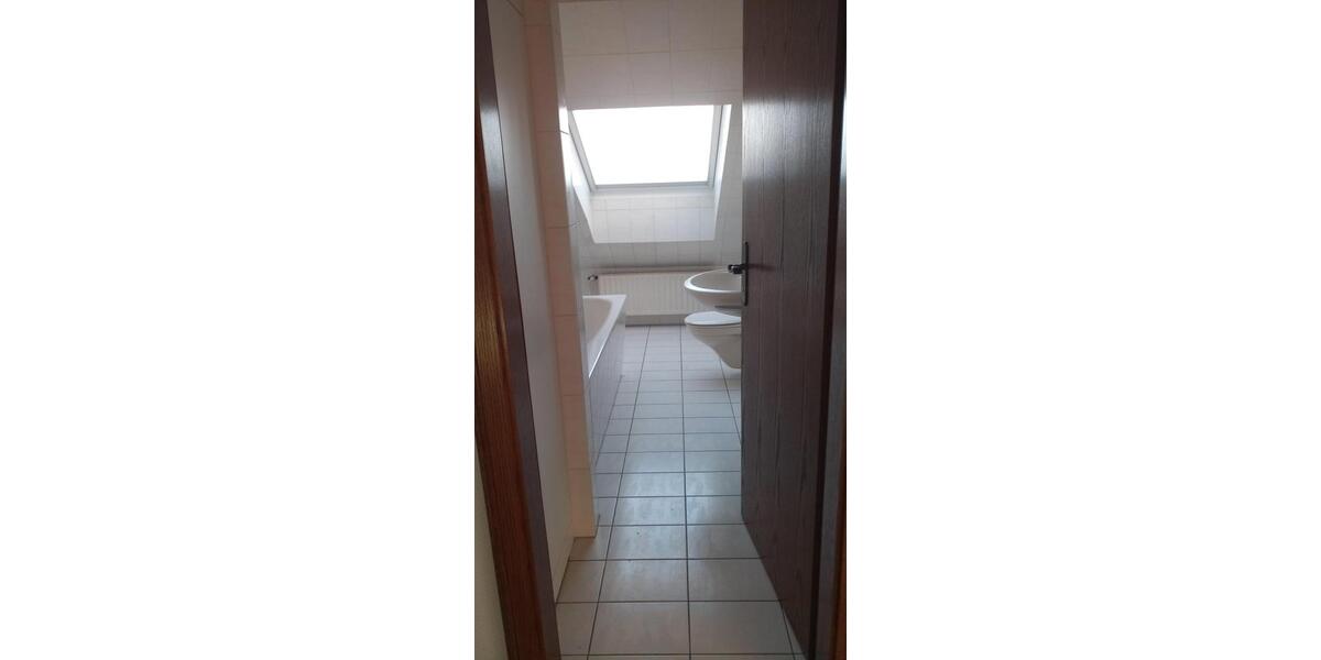 Dachgeschoßwohnung Overath - 2 Zimmer, 71 m&sup2;, 700&euro; | Angebot:25640167
