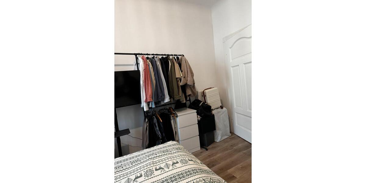 Etagenwohnung Düsseldorf Oberbilk - 1 Zimmer, 84 m&sup2;, 900&euro; | Angebot:24495233