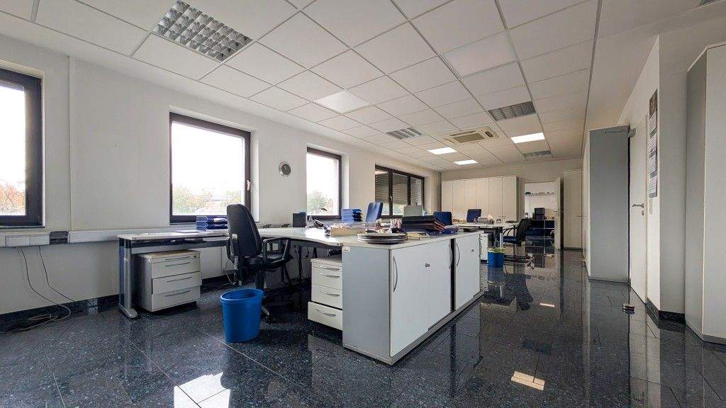 Produktionsgebäude mit Lager- und Büroflächen in bester Lage von Velbert zimmer