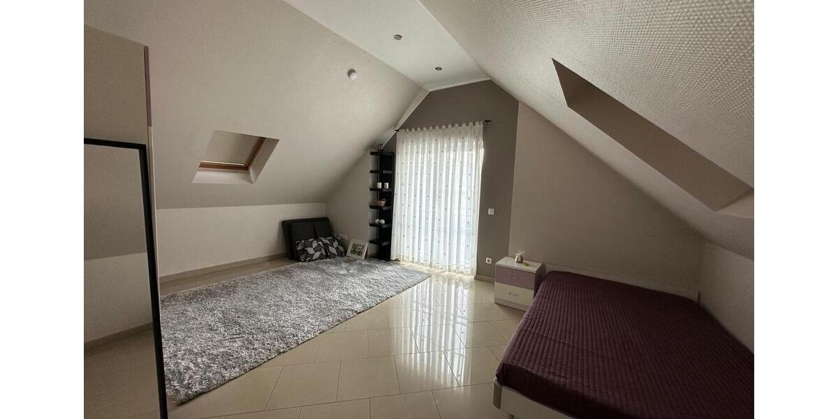 Doppelhaushälfte Köln Kalk - 4.5 Zimmer, 130 m&sup2;, 2.200&euro; | Angebot:24604060