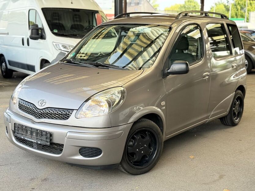 Toyota Yaris 193.067 km 1.950 € Essen 45356