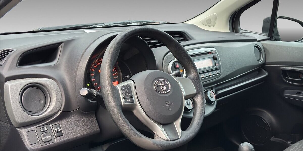 Toyota Yaris 1.0 Basic Radio 91.836 km 1.890 &euro; Wuppertal 42327